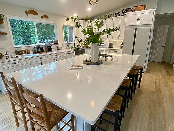 Quartz counter tops kitchen 
