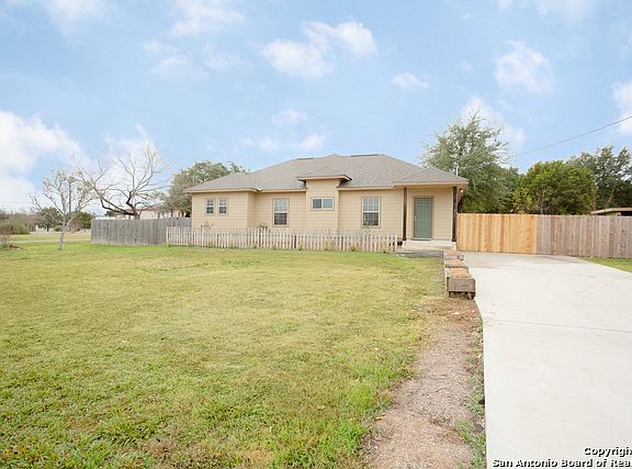 3rd image of 325 County Road 3823