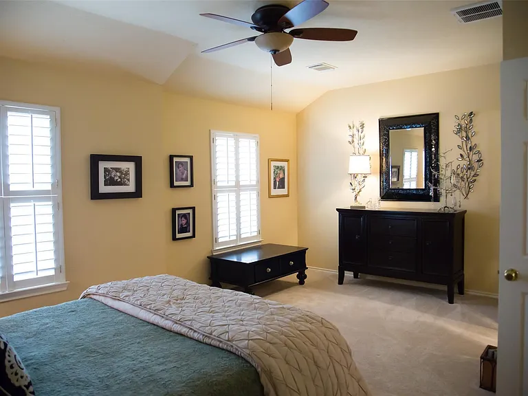 31 N Walden Elms Cir — Photo 18