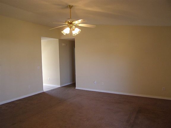 3rd image of 4447 Elsie Ln