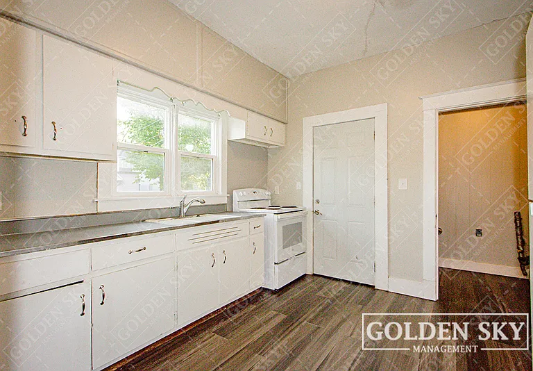 312 S Gharkey St — Photo 6