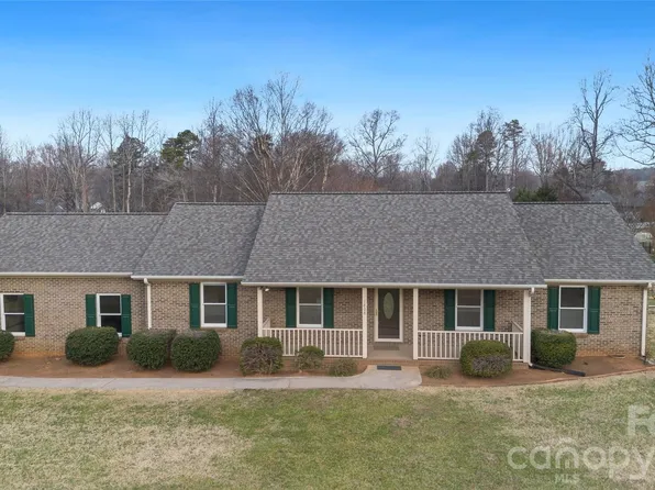 1808 Cameron Heights Cir, Denver, NC 28037