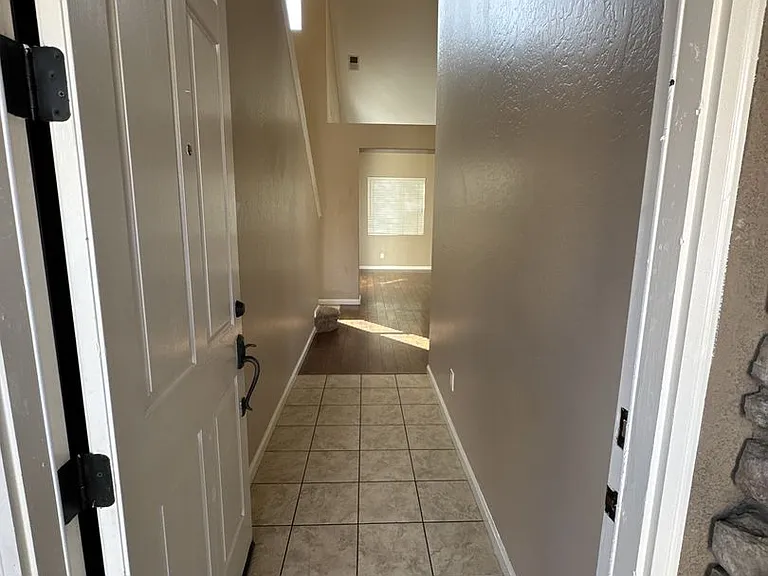 3237 N Winslow St — Photo 2