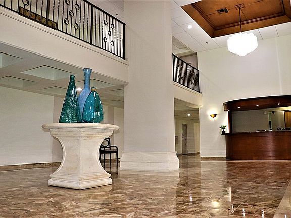 4th image of 6061 Collins Ave APT 17D