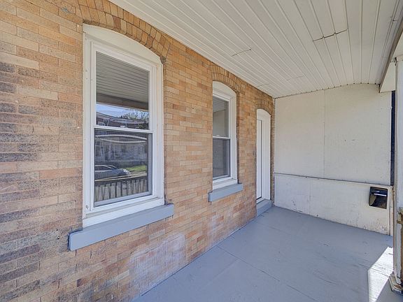 5th image of 12 Adella Ave