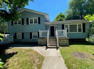 15 Melrose Ave, New Windsor, NY 12553