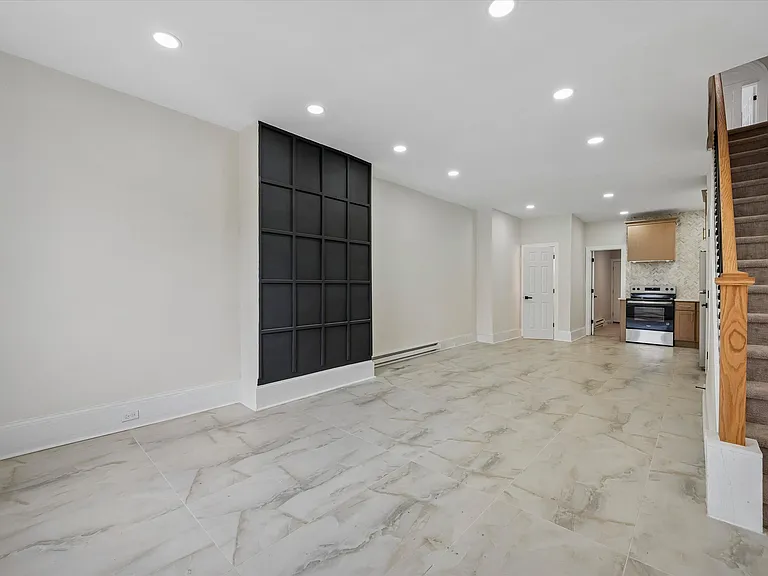 4946 Aspen St — Photo 2