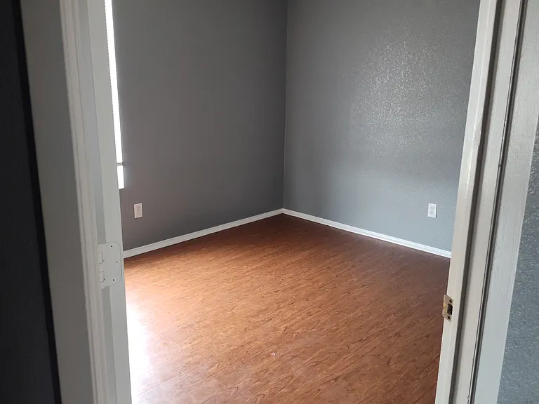 1100 Shanarae Cir #C — Photo 2