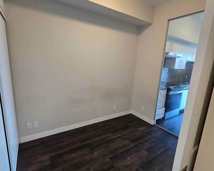 15 Queen St S #701 — Photo 5