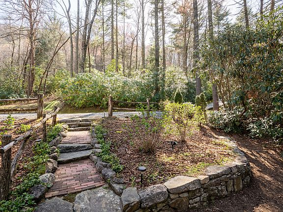 3rd image of 53 Rockytop Drive