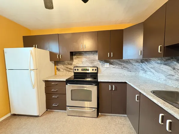 213 Lottridge St #1, Hamilton, ON L8L 6V8