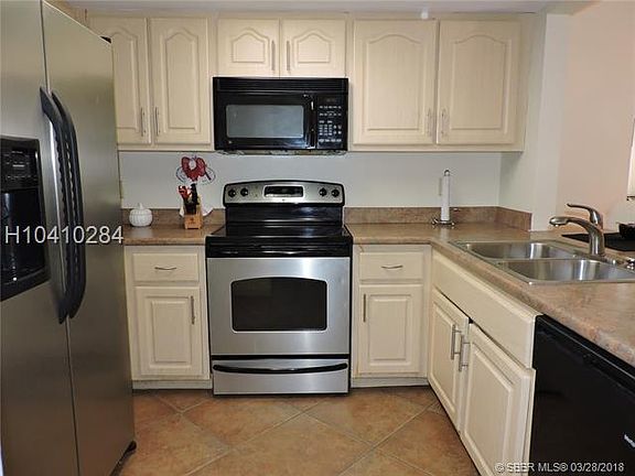 3rd image of 811 SE 4th Ave APT C105