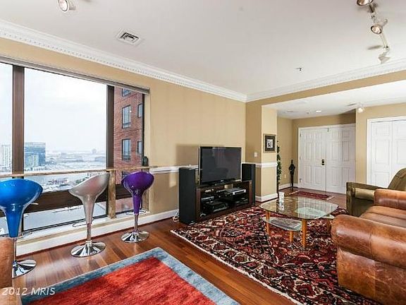 5th image of 10 E Lee St Unit 2306
