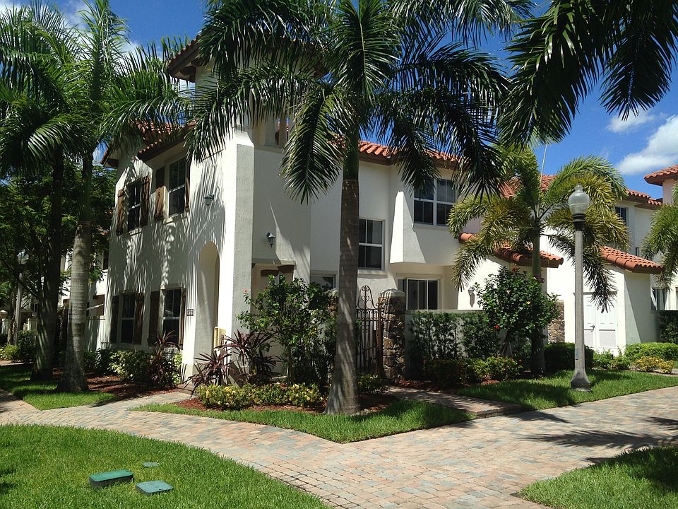 1st image of 4717 SW 39th Ave
