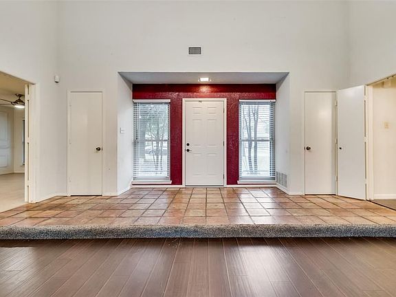 2nd image of 1010 Greenway Dr