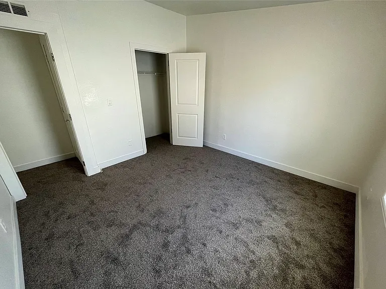 242 N Hooker St — Photo 9