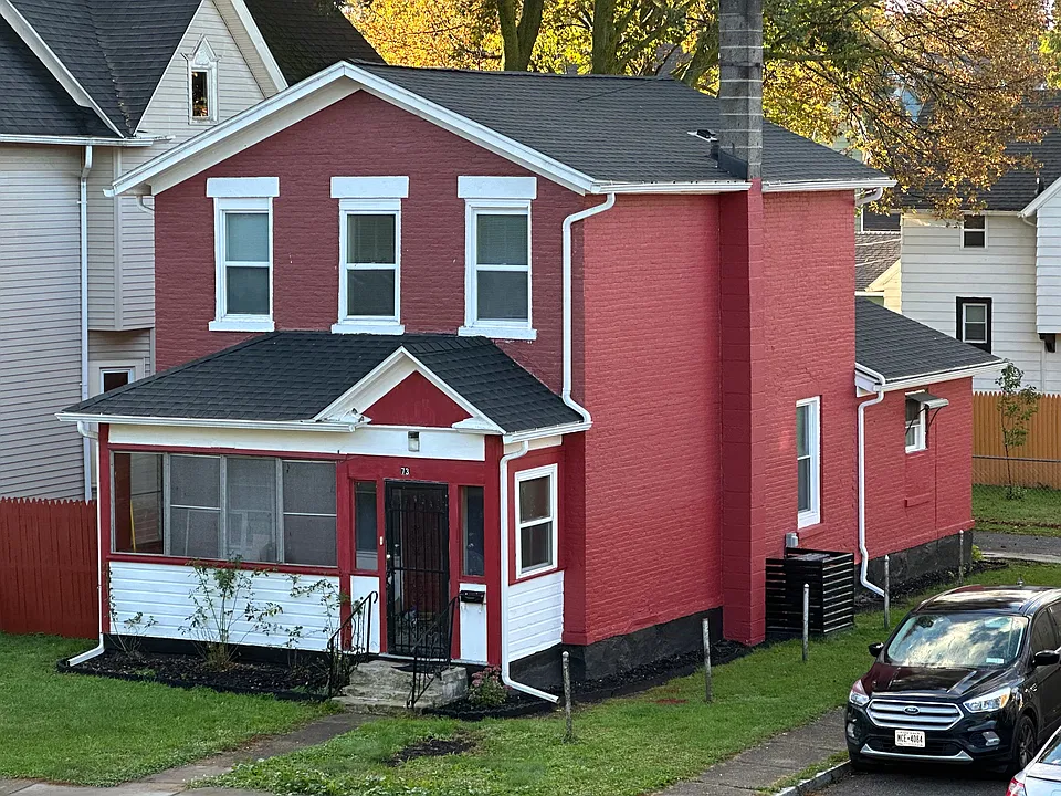 Columbia Ave