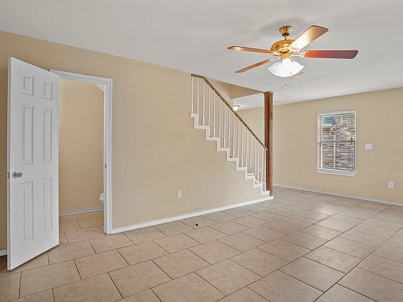 3rd image of 819 E College Ave