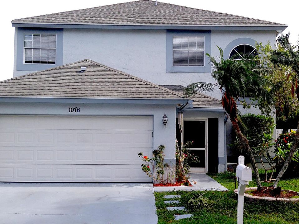 2nd image of 1076 Fairfax Cir W
