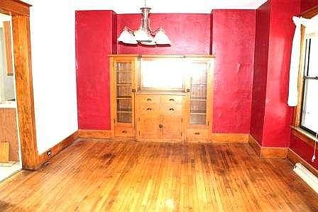 2nd image of 204 Hinman Ave