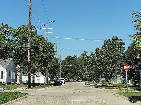 4th image of 2320 Guthrie Ave