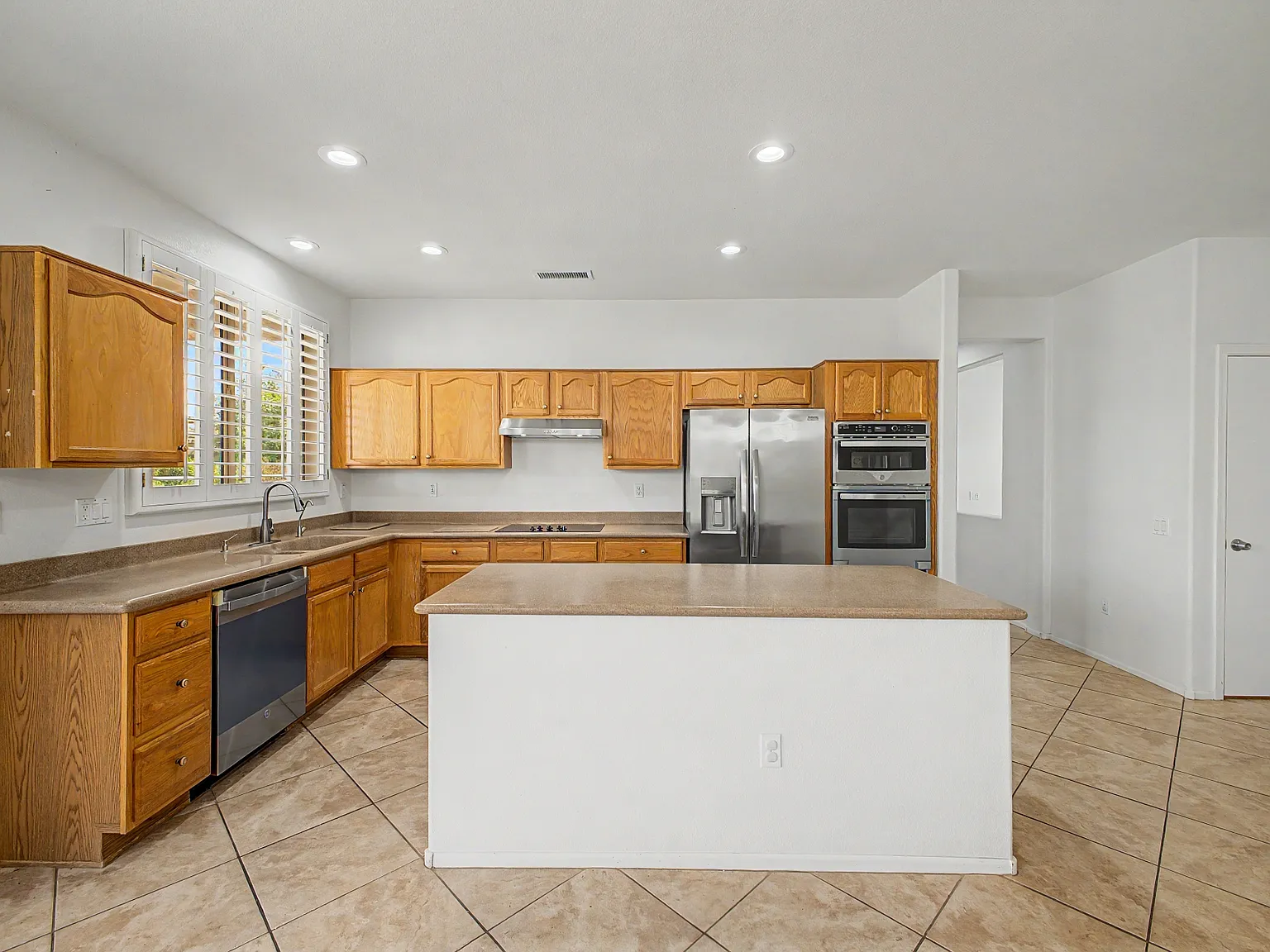 2 bed, 2035 sqft, $2,460 — Photo 4