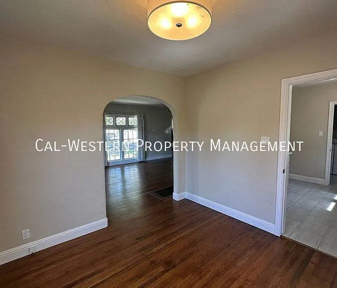 1385 Newport Ave — Photo 17