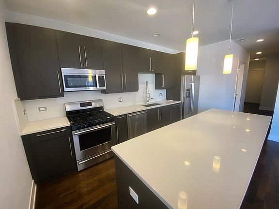 4th image of 2366 N Seeley Ave #2S