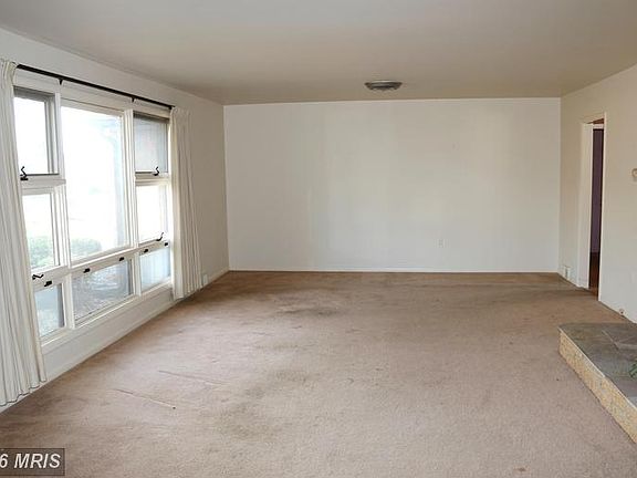 4th image of 12906 Cathedral Ave