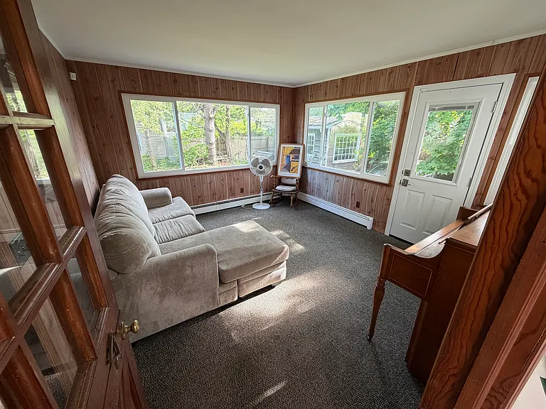 44 Pine Tree Dr — Photo 6