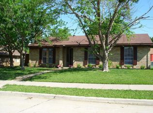 1129 Meriwood Dr, Lewisville, TX 75067