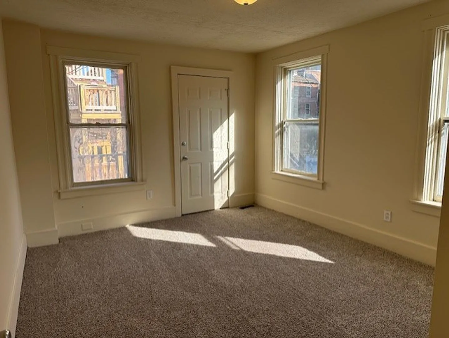 Discover this 3-bedroom, 2-bathroom end unit home in Harrisburg, PA, located within the Harrisbur... — Photo 2
