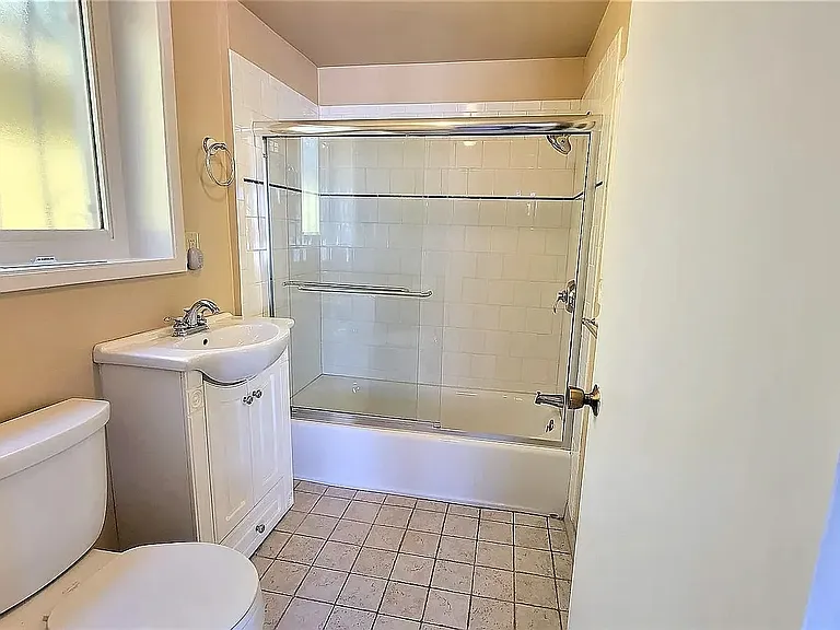 606 S Hill Blvd — Photo 13