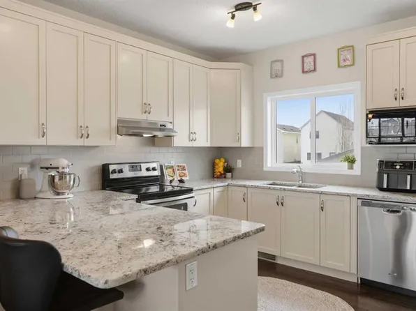 2116 N Reunion Sq NW, Airdrie, AB T4B 0Y9