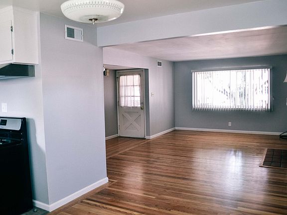2nd image of 1090 Del Mar Ave