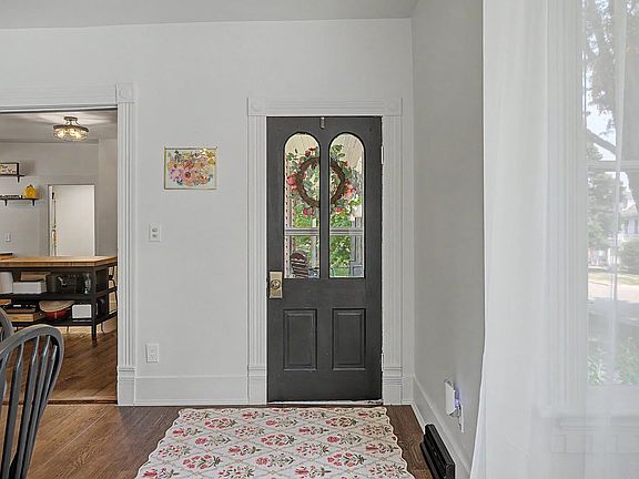 5th image of 819 1st St