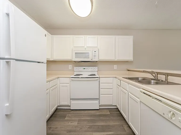 Wendover Ridge Apartments — Photo 44