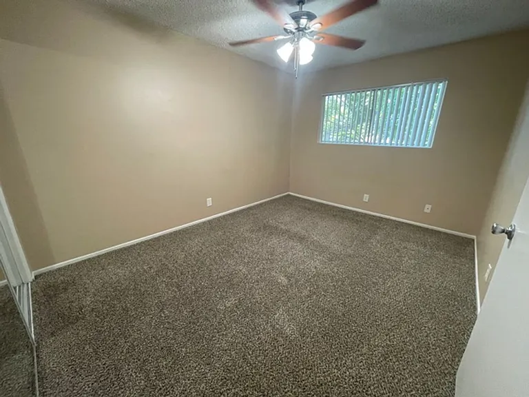 587 Silverwood Ave — Photo 6