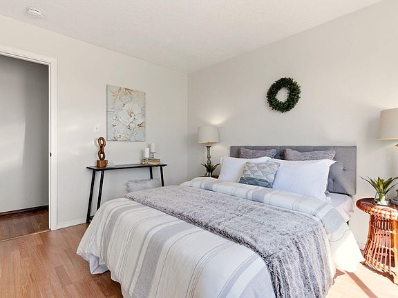 3rd image of 732 Rebecca Loop NE