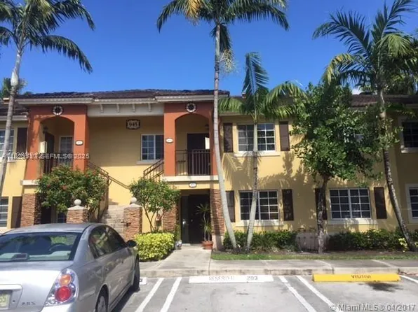 945 NE 33rd Ter Unit 203, Homestead, FL 33033