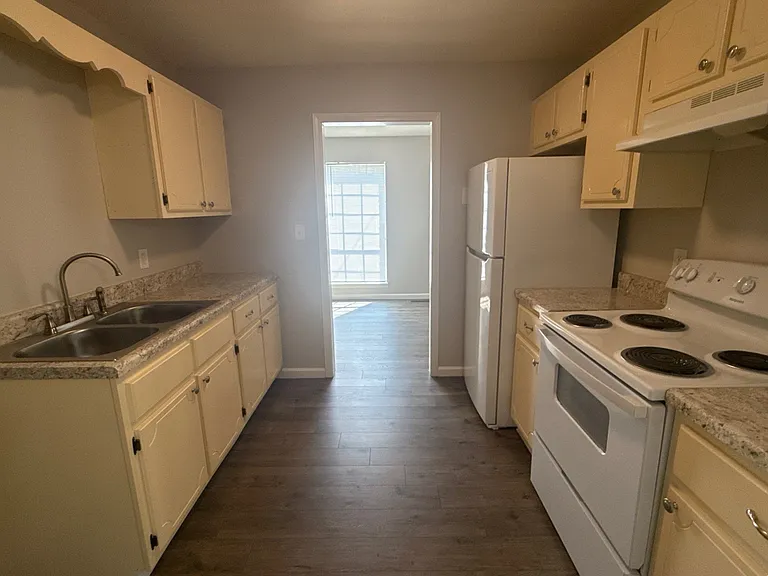 1068 Wallace Rd #B7 — Photo 2