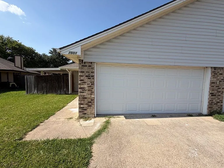 7501 April Ln — Photo 1