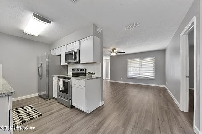 1st image of 6120R Shakespeare Dr