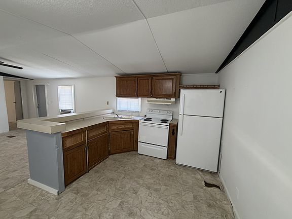 3rd image of 1317 Clark St