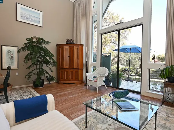 2748 Tice Creek Dr APT 2, Walnut Creek, CA 94595