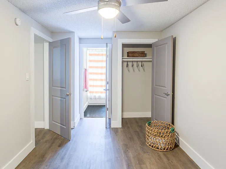 404 S Newport Ave #18 — Photo 8