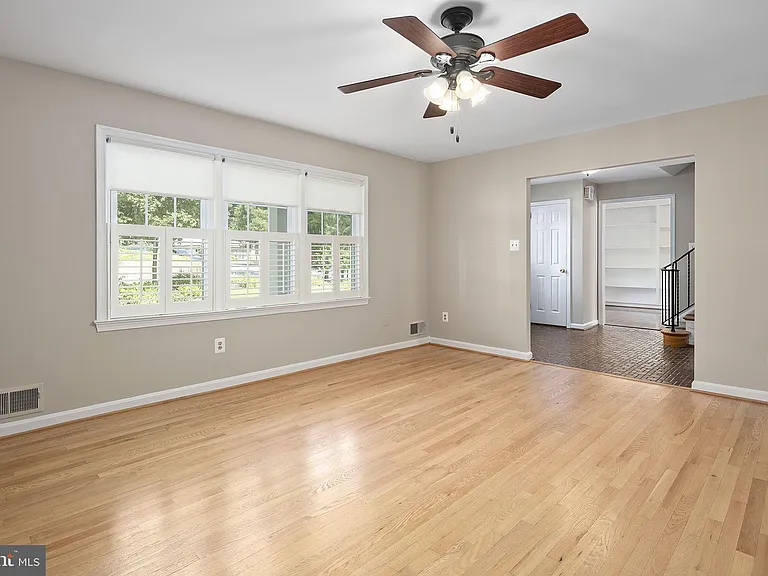 2542 N Wakefield St — Photo 7