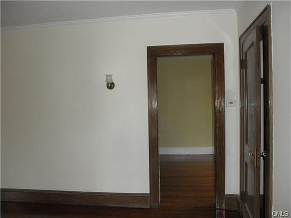 3rd image of 423 Courtland Ave