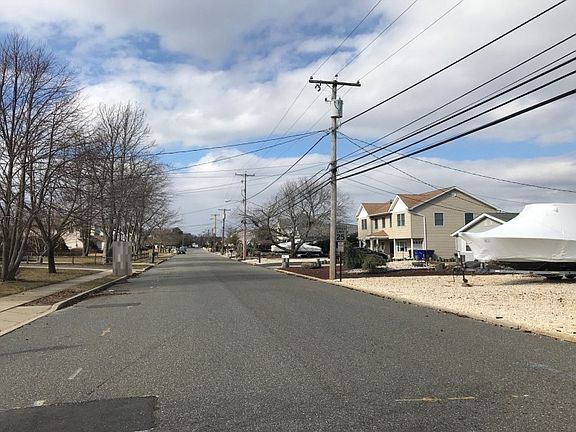 5th image of 1939 Merrimac Dr