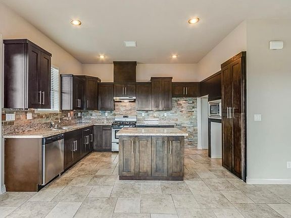 4th image of 401 Ana Way #B